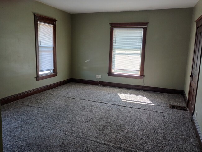 Extra large living room with closet - 322 W 12th St