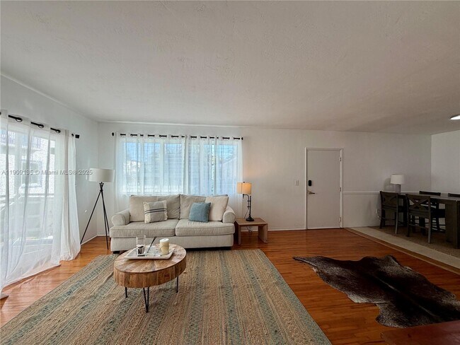 Primary Photo - 1135 101st St