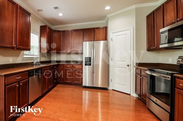 Building Photo - 571 English Oak Cir