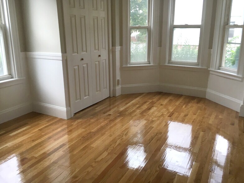 Building Photo - 16 Lincoln St