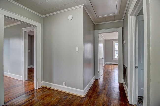 Building Photo - 824 Hamrick St