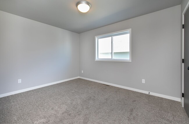 Building Photo - 4-bedroom, 3.5-bathroom West Fargo Single-Family Home w/ 3 Stall Garage