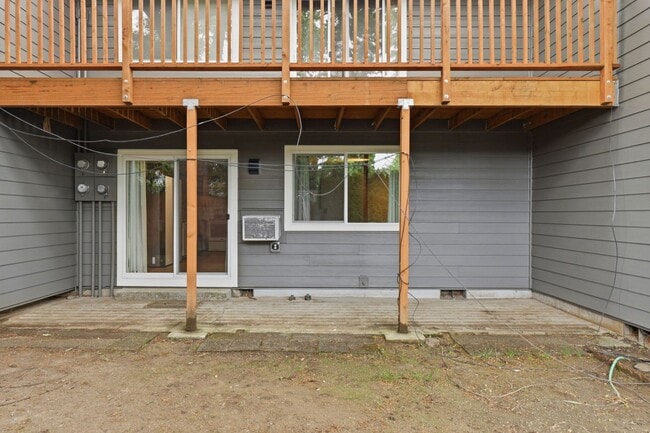 Building Photo - 605 SE 121st Ave