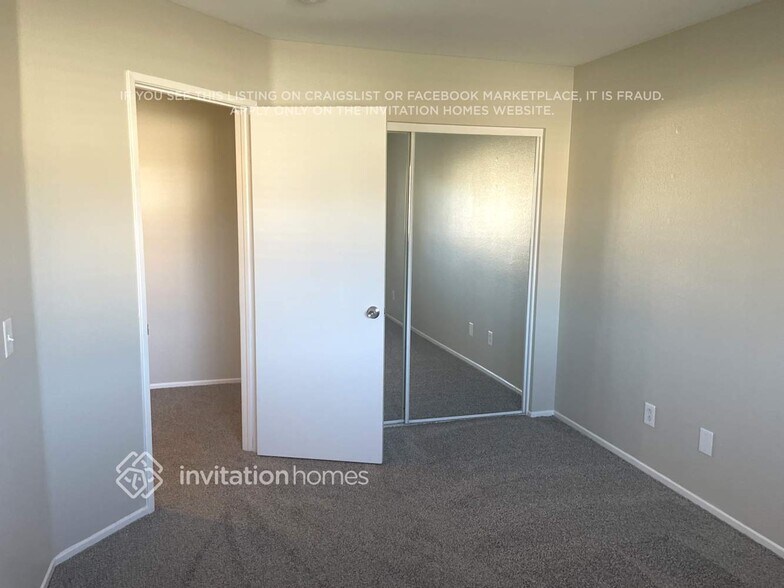 Building Photo - 2035 W Sunnyview Dr