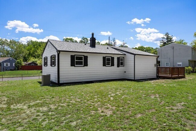 Building Photo - 7 Coville Dr