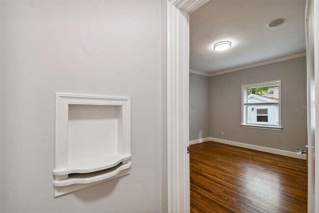 Building Photo - 2918 W Coachman Ave