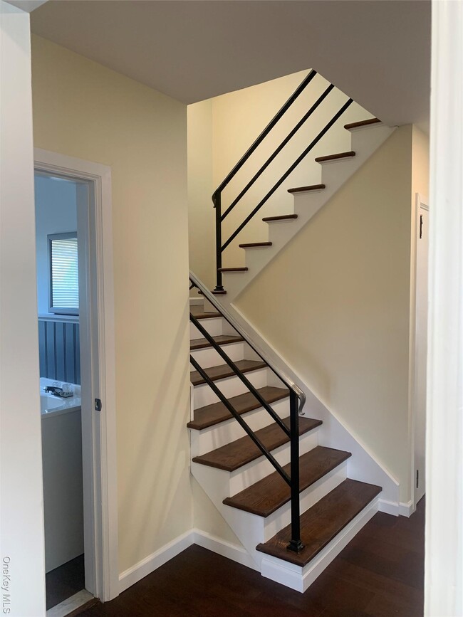 Building Photo - 711 N Division St