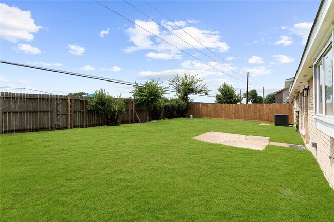 Building Photo - 17523 Hamilwood Dr