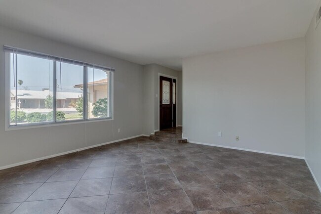 Building Photo - 137 E Riviera Dr
