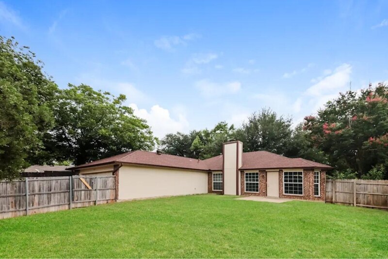 Building Photo - 621 Hanover Dr