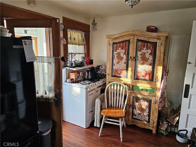 Building Photo - 1820 N Bush St