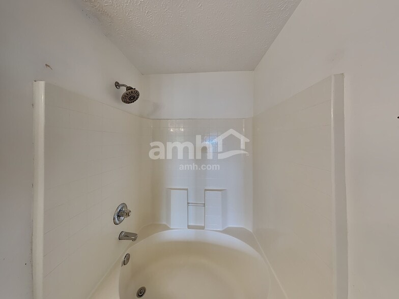 Building Photo - 2126 Burgess Ln