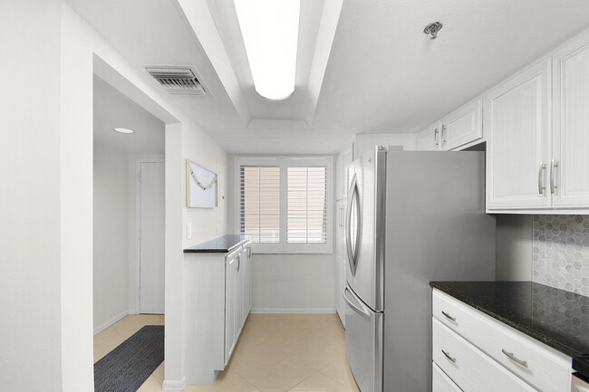 Building Photo - 3870 N Hwy A1A