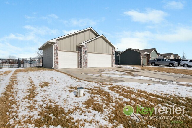 Building Photo - Newly Built 3 Bedroom Beauty: Lawn care and trash included!