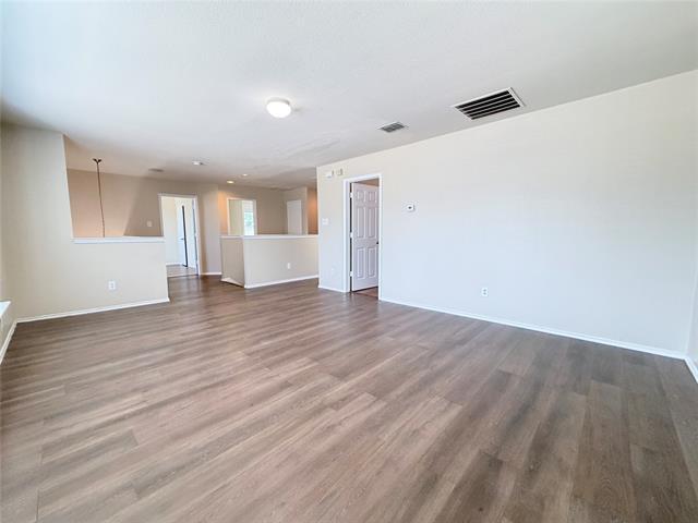 Building Photo - 1910 Pin Oak Ln