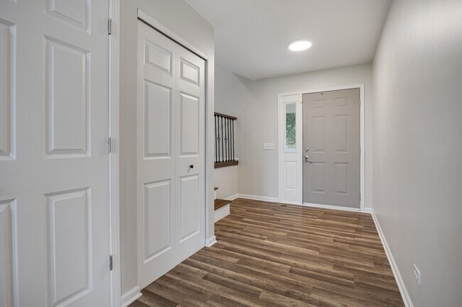 Building Photo - 615 Chester Ct E