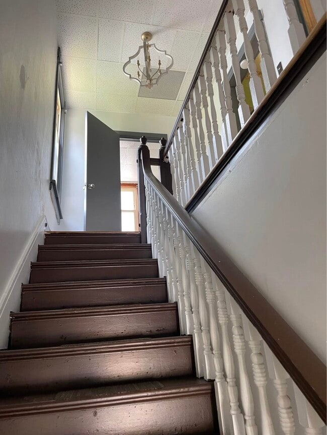 Building Photo - 212 29th St