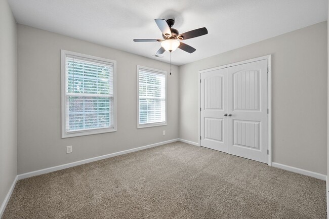 Building Photo - Pet Friendly Four Bedroom!