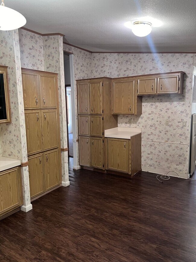 Building Photo - Country Setting 4-bedroom, 2-bathroom home!