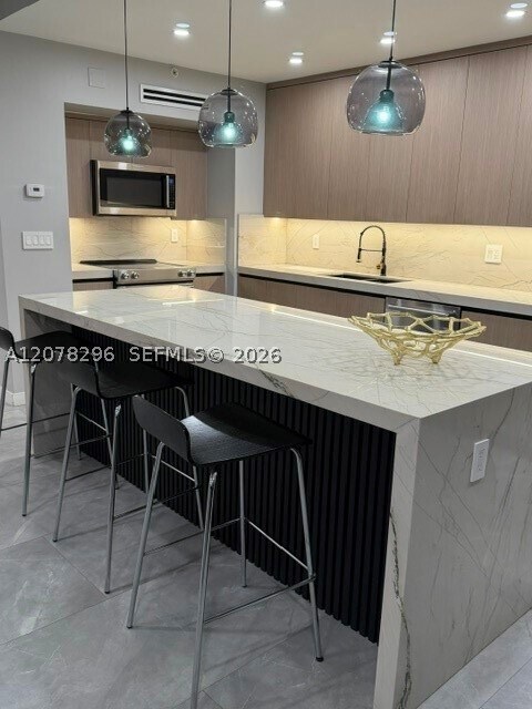 Building Photo - 19500 Turnberry Way