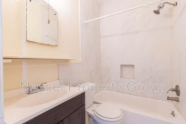 Building Photo - 783 E Pkwy S