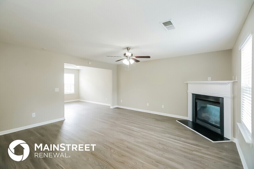 Building Photo - 330 Coral Cir