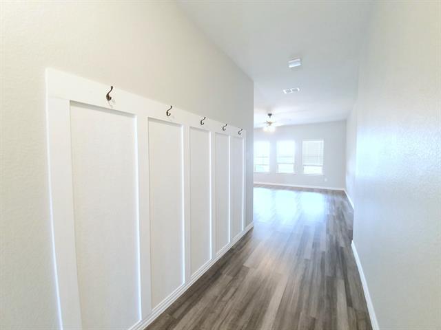 Building Photo - 822 Spruce Ln