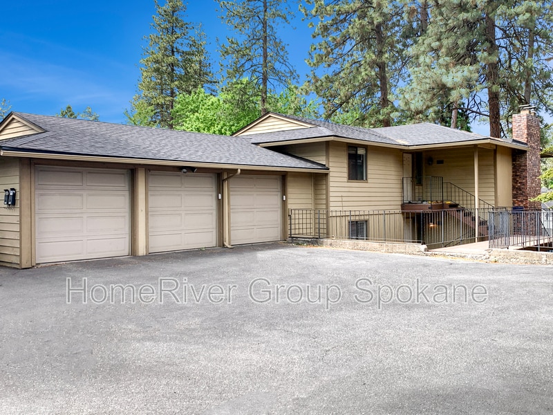 Building Photo - 1227 E 29th Ave