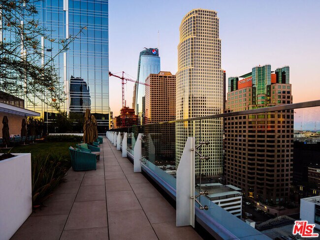 Building Photo - 877 Francisco St