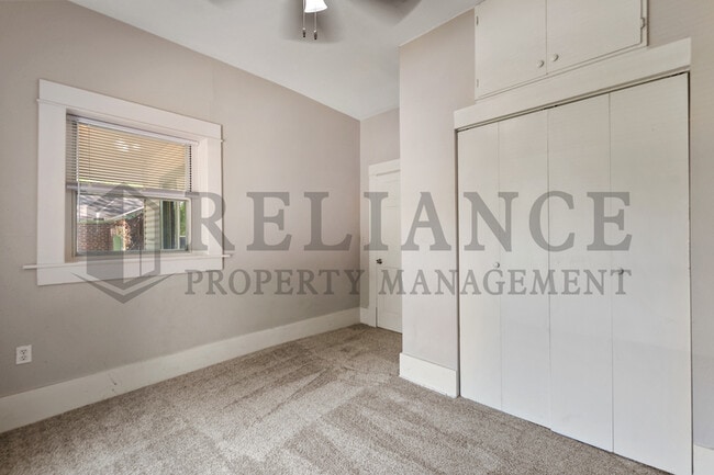 Building Photo - 1923 N Burns Ave