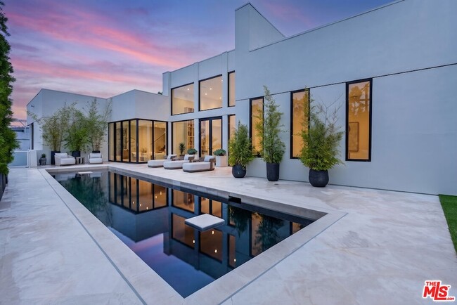 Building Photo - 9405 Sierra Mar Pl