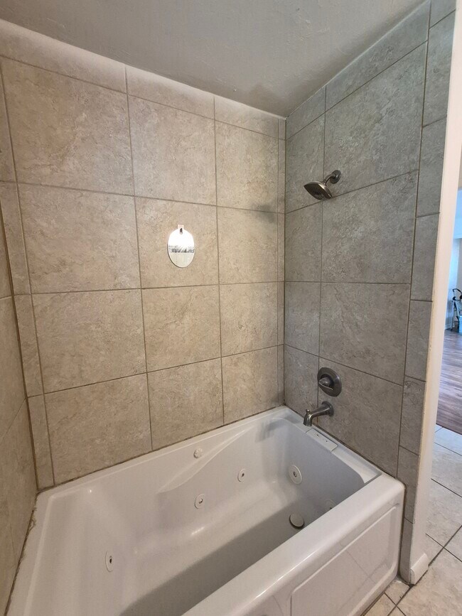 Building Photo - 225 Burke