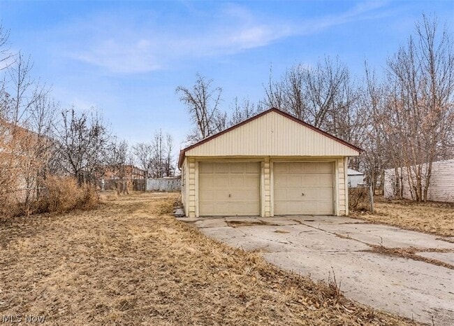 Building Photo - 21980 Ivan Ave