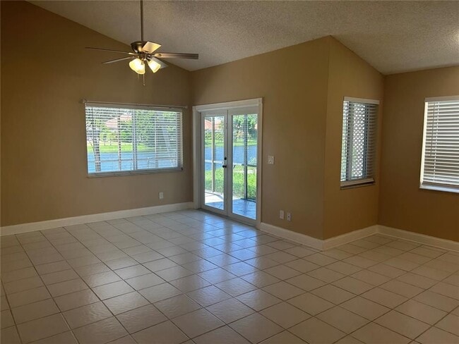 Building Photo - 2939 Myrtle Oak Cir