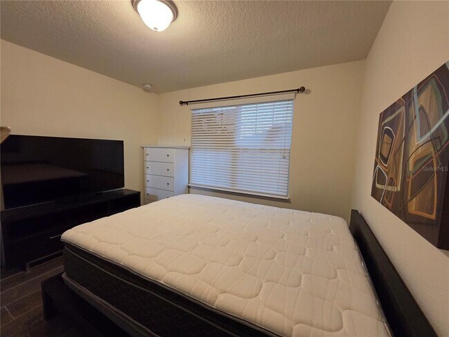 Building Photo - 11842 Silverlake Park Dr