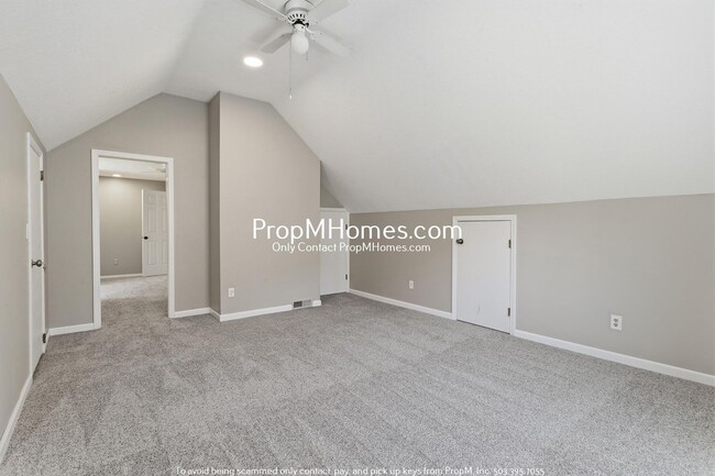 Building Photo - Updated Three Bedroom Home in Tigard!