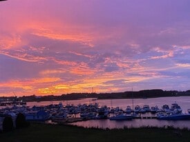 Building Photo - 200 Cove Way