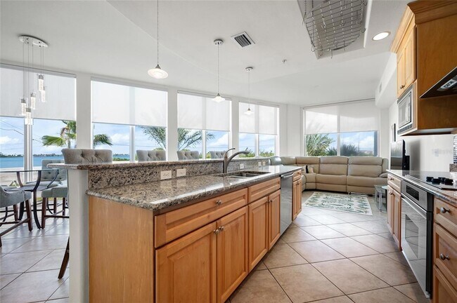 Building Photo - 1375 Beach Rd