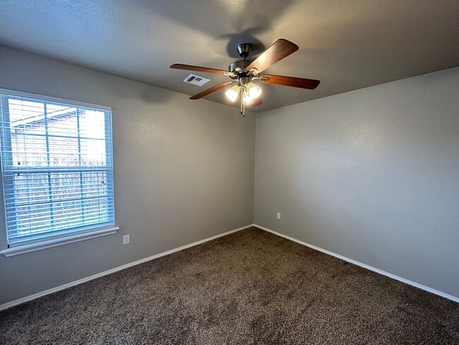 Building Photo - Cute home in Owasso Schools