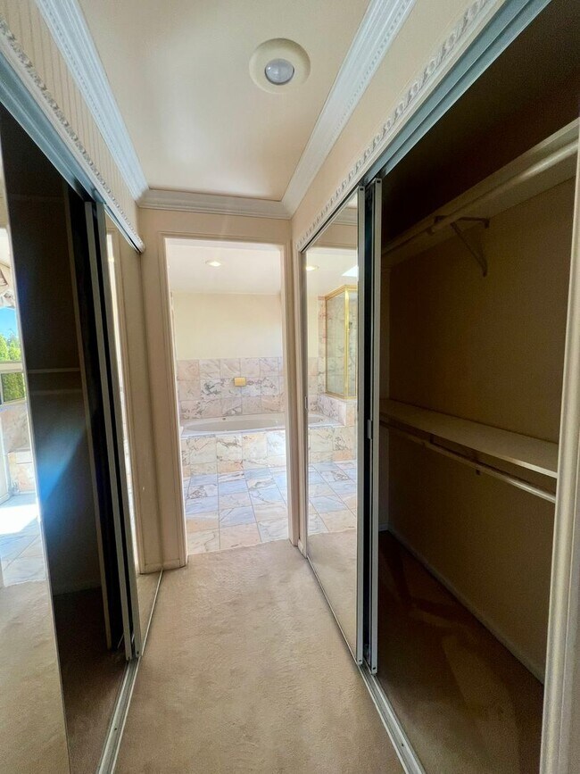 Building Photo - 5 Bedroom in Gated Birch Bay Community!