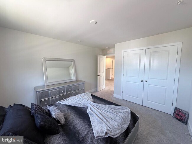 Building Photo - 2835 Bridgewater Dr