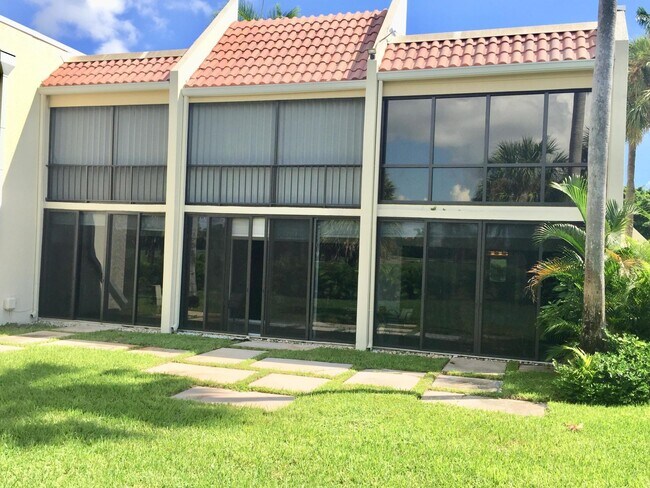 Building Photo - 1705 Presidential Way