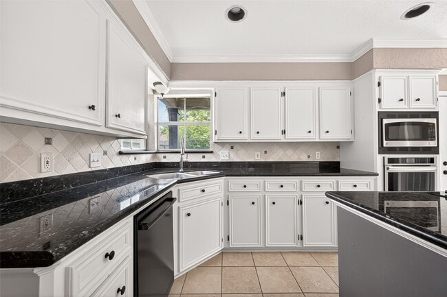 Building Photo - 4003 W Valley Dr