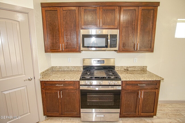 Building Photo - 7825 Enchanted View Dr