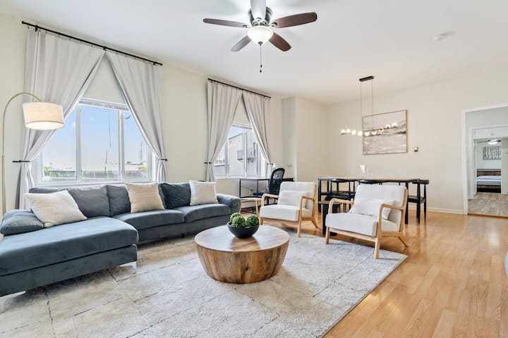 Building Photo - 1626 Union Turnpike