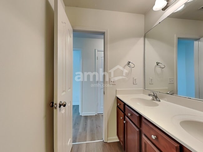 Building Photo - 1566 Cavendish Ct