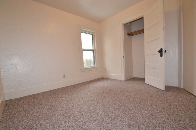 Building Photo - 567 Cross Ct