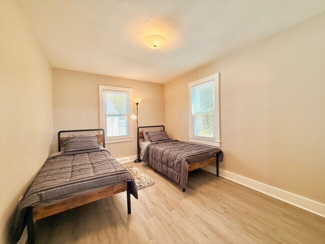 Building Photo - Fully Furnished & Utilities Included -SHORT TERM LEASES AVAILABLE with a premium.