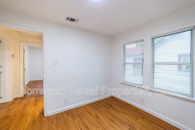 Building Photo - 1946 Nolan St