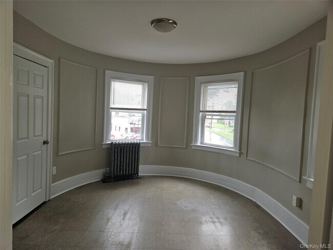 Building Photo - 103 Wickham Ave